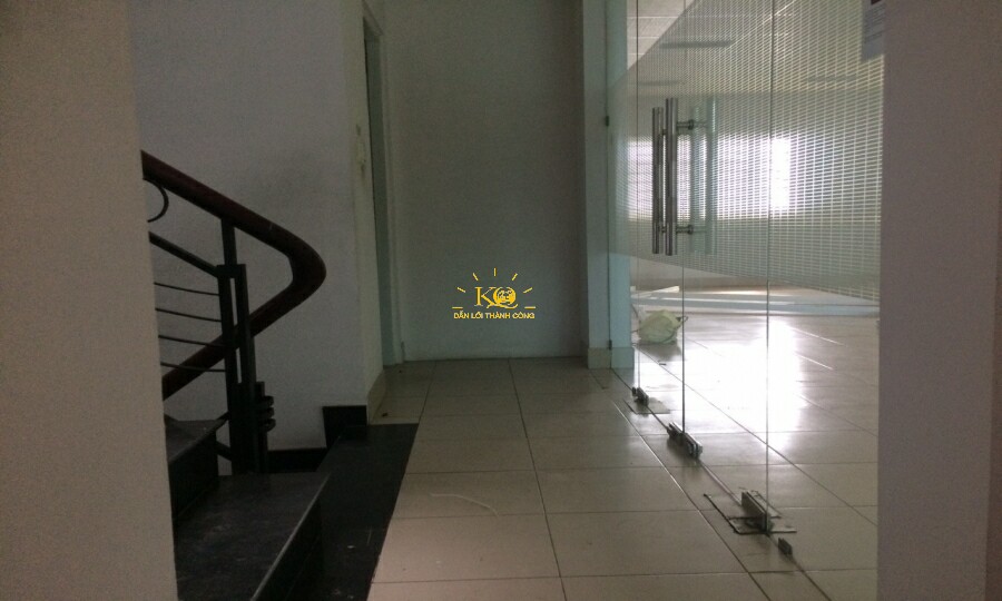 Không gian hành lang tầng lầu tại nguyên tòa nhà cho thuê phường An Phú