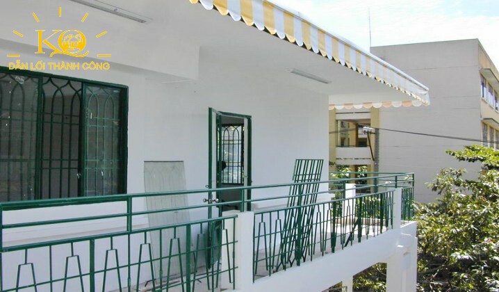 Hành lang tầng 1 của tòa nhà cho thuê nguyên căn quận Tân Bình