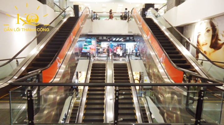 Cho thuê văn phòng quận Tân Bình C.T Plaza hình chụp thang cuộn Thang cuốn tại tòa nhà C.T Plaza