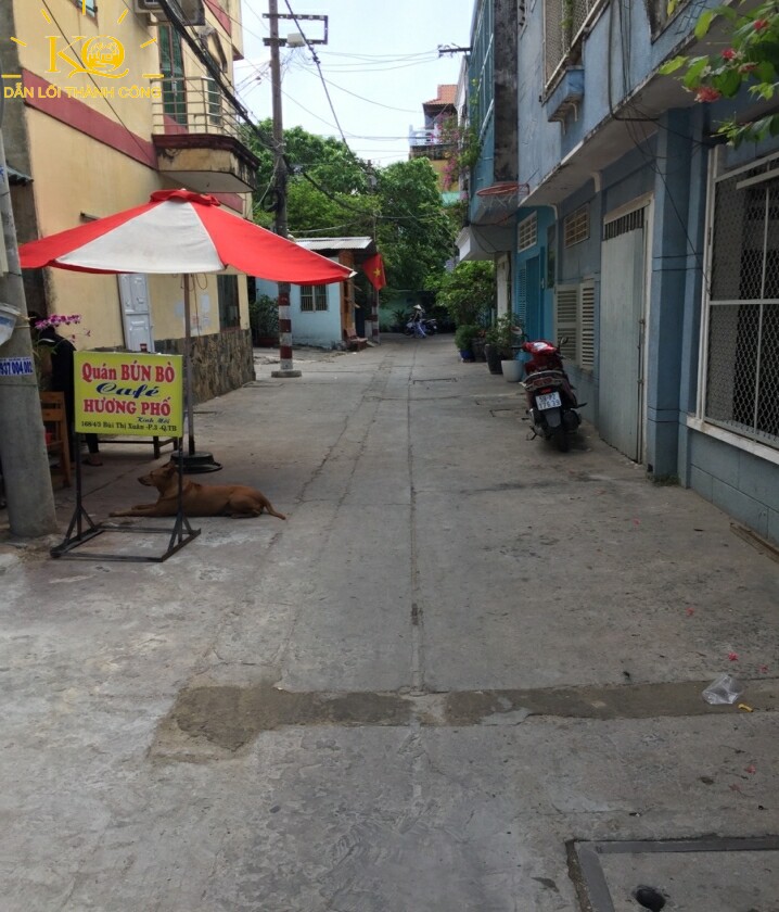 Cho thuê văn phòng quận Tân Bình Creative Space Building con đường đi vào tòa nhà Hẻm phía trước tòa nhà Creative Space Building