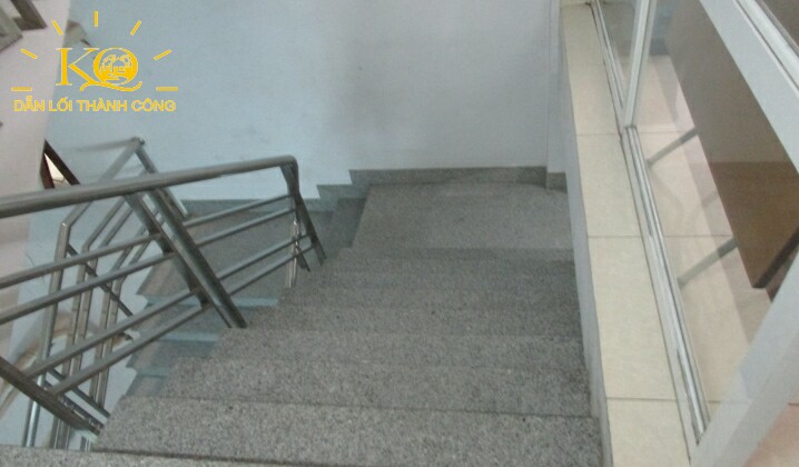Cho thuê văn phòng quận Tân Bình Đại Dũng building thang bộ Lối thang bộ tại Đại Dũng building