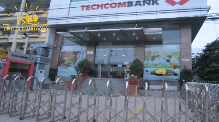 Cho thuê văn phòng DTC Building khuôn viên phía trước Phía trước tòa nhà DTC Building