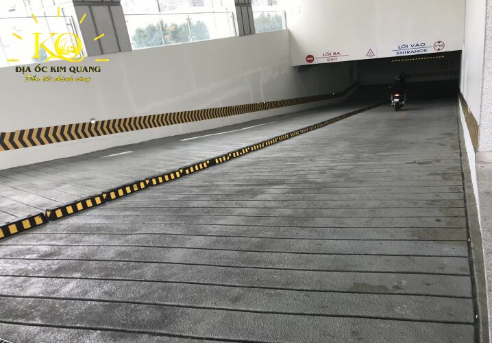 Địa ốc Kim Quang | Cho thuê văn phòng quận 4 Etown Central lối xuống hầm Lối xuống hầm gửi xe tại Etown Central
