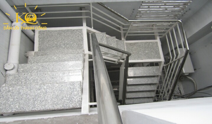Cho thuê văn phòng quận Tân Bình HHM building thang thoát hiểm Lối thoát hiểm tại tòa nhà HHM Building
