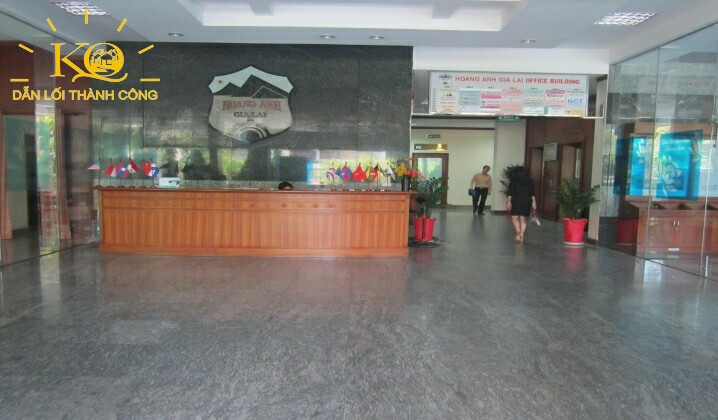 Cho thuê văn phòng quận 10 Hoàng Anh Safomec Office sảnh lễ tân Quầy lễ tân tại Hoàng Anh Safomec Office