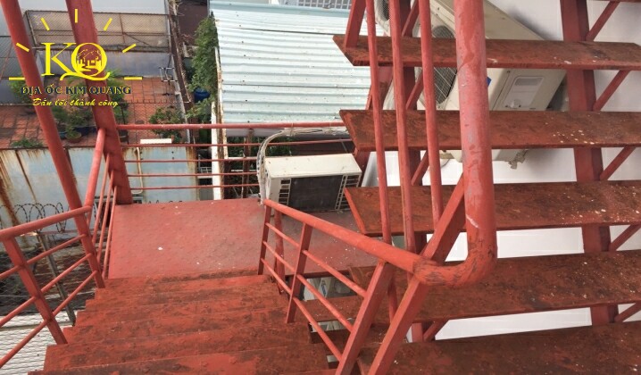 Cho thuê văn phòng quận Tân Bình HS building thang thoát hiểm Thang thoát hiểm tại tòa nhà HS Building