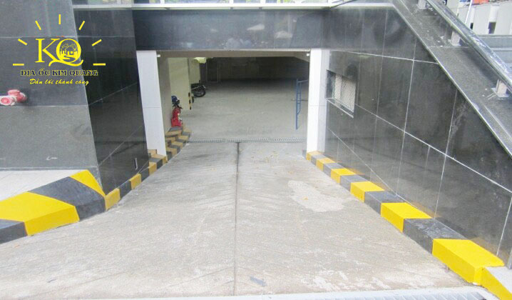 Địa ốc Kim Quang | Hình chụp lối xuống hầm gửi xe Của văn phòng cho thuê quận 3 Pax Sky 2 Building Lối xuống hầm gửi xe Pax Sky 2 Building