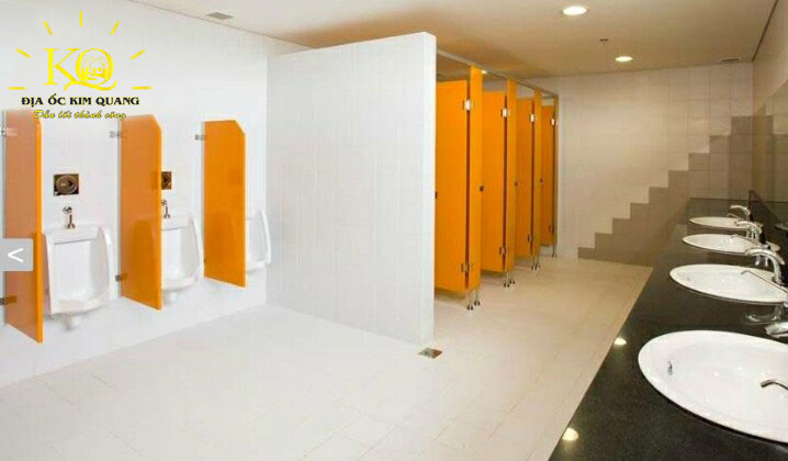 Cho thuê văn phòng Phú Nhuận Centre Point phòng vệ sinh Toilet bên trong tại Centre Point