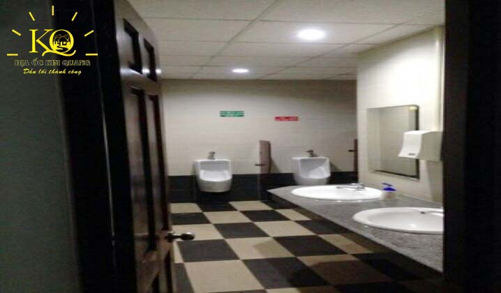 Cho thuê văn phòng Phú Nhuận Golden Bee building phòng vệ sinh Toilet bên trong Golden Bee Buiding
