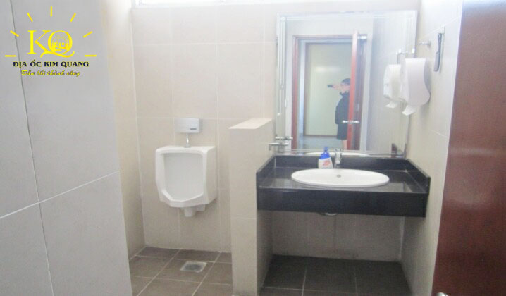 Cho thuê văn phòng Phú Nhuận Lutaco Tower toilet Toilet bên trong Lutaco Tower