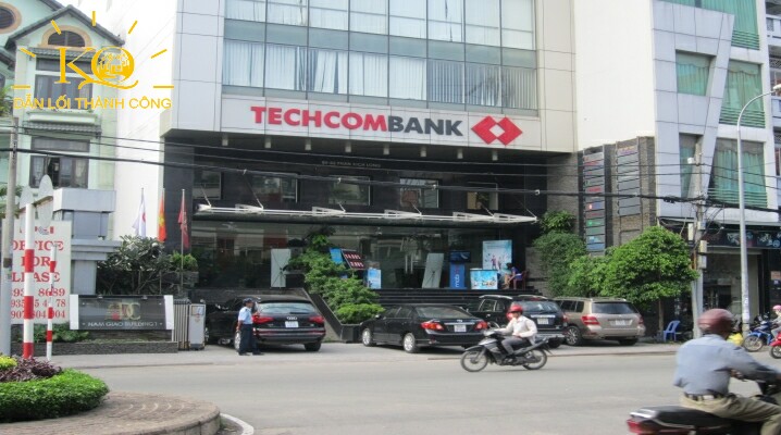 Cho thuê văn phòng Phú Nhuận Nam Giao building khu vực phía trước Phía trước tòa nhà Nam Giao Building