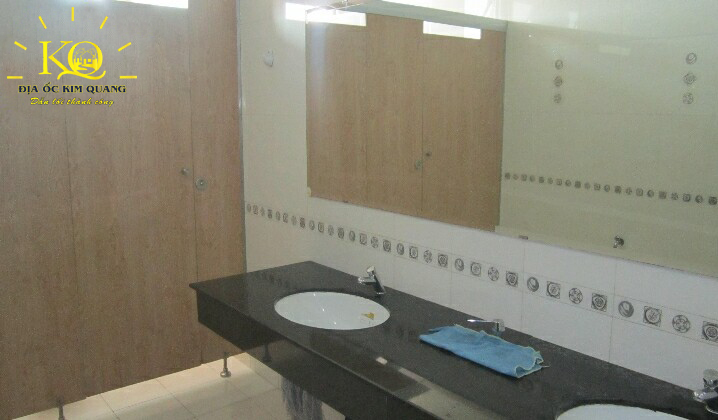 Cho thuê văn phòng Phú Nhuận Tuổi Trẻ Tower toilet Toilet bên trong Tuổi Trẻ Tower