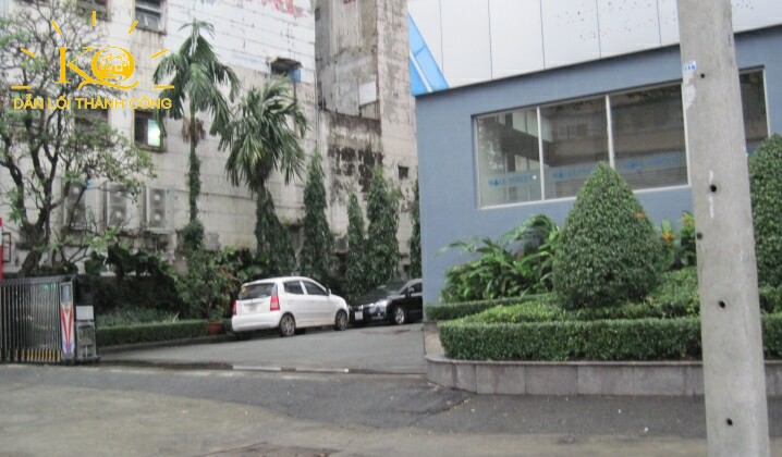 Cho thuê văn phòng quận 1 giá rẻ Cao ốc 225 khuôn viên | Địa ốc Kim Quang Khuôn viên bên ngoài cao ốc 255