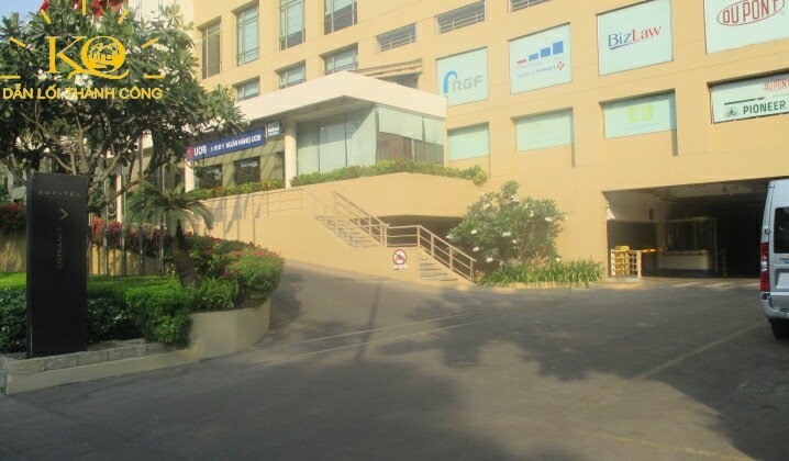 Cho thuê văn phòng quận 1 Central Plaza phía trước tòa nhà | Địa Ốc Kim Quang Lối vào tòa nhà Central Plaza