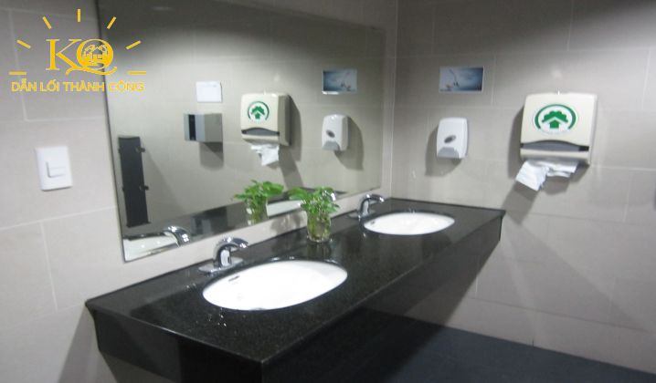 Cho thuê văn phòng quận 1 giá rẻ Gemadept Tower toilet | Địa ốc Kim Quang Toilet bên trong Gemadept Tower