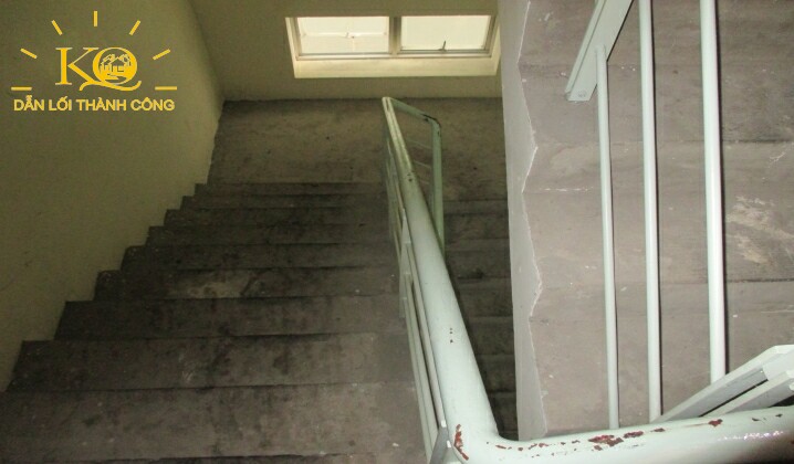 Cho thuê văn phòng quận 1 HDTC Building lối thang bộ | Địa Ốc Kim Quang Lối thang bộ