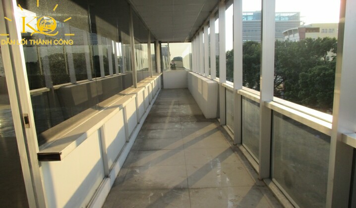 Cho thuê văn phòng quận 1 Nguyễn Kim building hành lang | Địa Ốc Kim Quang Một hành lang khác bên ngoài