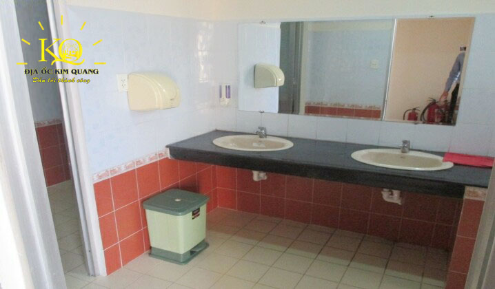 Cho thuê văn phòng quận 1 Sài Gòn 3 building toilet tòa nhà | Địa Ốc Kim Quang Toilet bên trong sạch sẽ