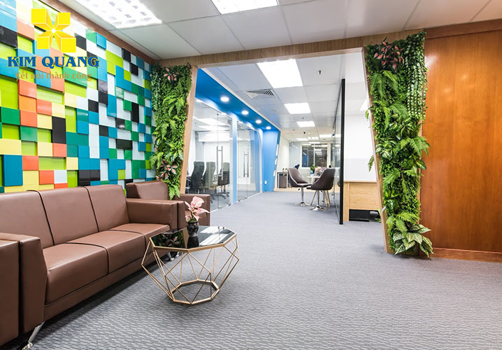 Khu vực chờ của khách tại tòa nhà City Light Tower được bố trí đơn giản Khu vực chờ của khách tại tòa nhà City Light Tower được bố trí đơn giản