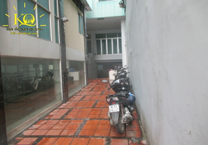 Cho thuê văn phòng quận 1 VVK Building lối đi vào hầm gửi xe | Địa Ốc Kim Quang Lối xuống hầm gửi xe tại VVK Building