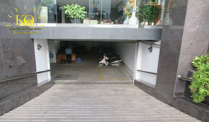 Địa ốc Kim Quang | Hình chụp lối xuống hầm gửi xe tòa nhà cho thuê văn phòng quận 3 IDD 1 Building Lối xuống hầm gửi xe tòa nhà Bach Building