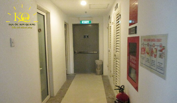 Địa ốc Kim Quang | Hành lang bên trong tòa nhà văn phòng cho thuê quận 3 IDD 1 building Hành lang tòa nhà Bach Building