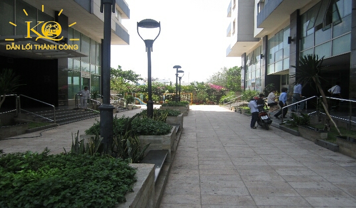 Cho thuê văn phòng quận Bình Thạnh Cao ốc Đất Phương Nam khuôn viên | Địa ốc Kim Quang Khuôn viên phía trước Cao Ốc Đất Phương Nam