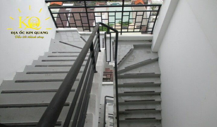 Cho thuê văn phòng quận Bình Thạnh Charm Suite Saigon lối thang bộ | Địa ốc Kim Quang Lối thang bộ bên trong Charm Suite Saigon