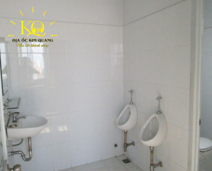 Cho thuê văn phòng quận Bình Thạnh Compa building khu vực vệ sinh | Địa ốc Kim Quang Toilet bên trong Compa Building
