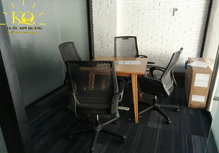 Cho thuê văn phòng quận Bình Thạnh SGP Phố Đông phòng họp 4 người | Địa ốc Kim Quang Phòng họp nhỏ tại tòa nhà SGP Phố Đông