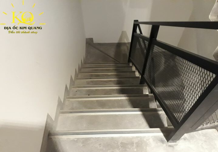 Cho thuê văn phòng quận Bình Thạnh SGP Phố Đông thang thoát hiểm | Địa ốc Kim Quang Lối thoát hiểm bên trong SGP Phố Đông