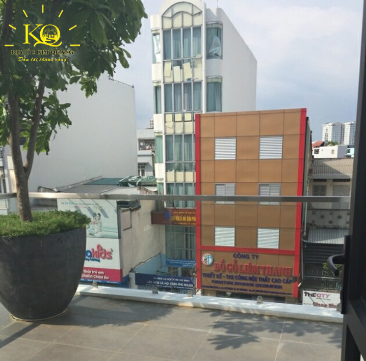 Địa ốc Kim Quang | Hình chụp ban công tòa nhà cho thuê văn phòng quận Phú Nhuận Kella building Ban công tòa nhà Kella Building