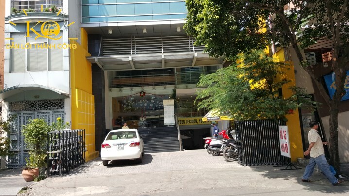 Địa ốc Kim Quang | Hình chụp khu vực phía trước tòa nhà cho thuê văn phòng quận Phú Nhuận Kent Building Phía trước tòa nhà Kent Building