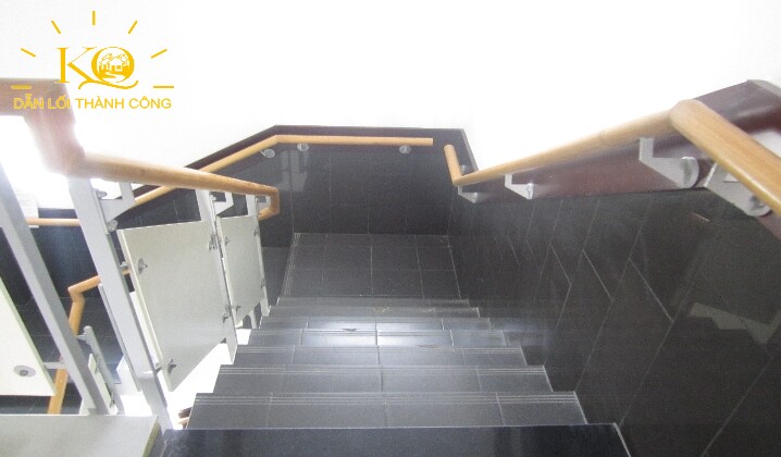 Địa ốc Kim Quang | Hình chụp lối thang bộ tại văn phòng cho thuê quận Phú Nhuận Kinh Luân building Lối thang bộ bên trong Kinh Luân Building