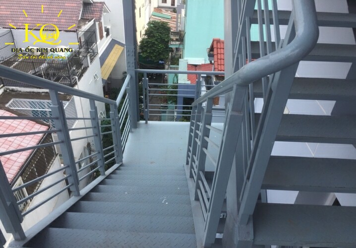 Địa ốc Kim Quang | Thang thoát hiểm của tòa nhà cho thuê văn phòng quận Phú Nhuận Nguyễn Trọng Tuyển Building Thang thoát hiểm tại tòa nhà Nguyễn Trọng Tuyển Building