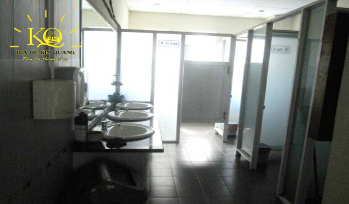 Địa ốc Kim Quang | Hình chụp toilet bên trong tòa nhà cho thuê văn phòng quận Phú Nhuận PG Bank building Toilet bên trong bên trong PG Bank