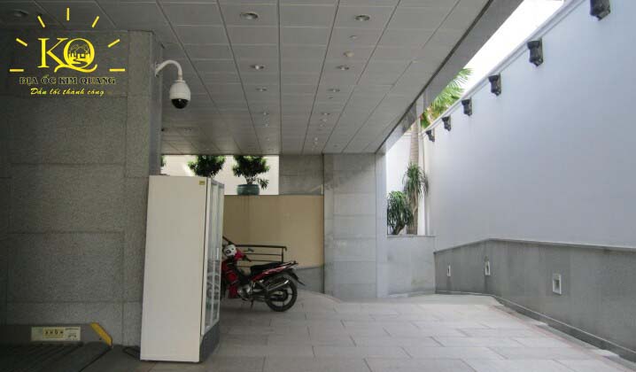 Địa ốc Kim Quang | Hình chụp hầm gửi xe của tòa nhà cho thuê văn phòng quận Phú Nhuận Saphire Tower Hầm gửi xe tại Saphire Tower