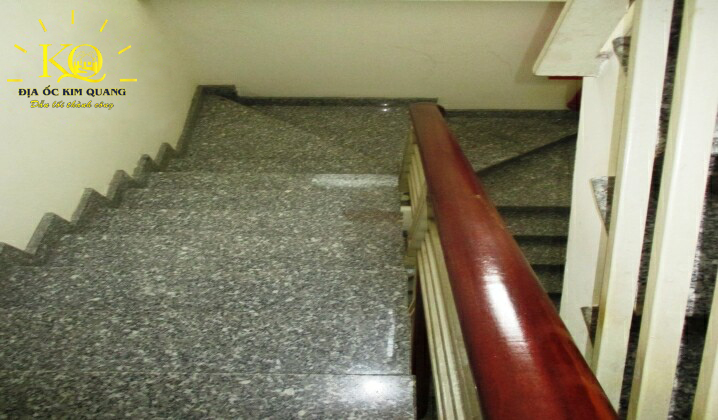 Địa ốc Kim Quang | Hình chụp lối thang bộ của tòa nhà văn phòng cho thuê quận Phú Nhuận TDK Building Lối thang bộ bên trong TDK Building