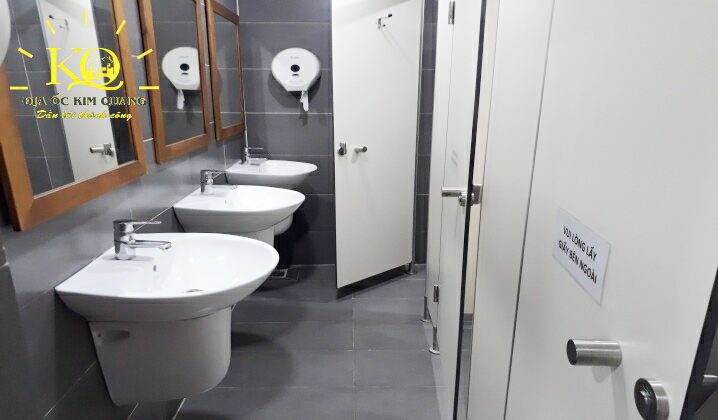 Địa ốc Kim Quang | Toilet của tòa nhà văn phòng cho thuê quận 3 Sông Đô Building Toilet tòa nhà Sông Đô Building