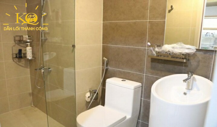 Địa ốc Kim Quang | Hình chụp khu vực toilet của tòa nhà cho thuê văn phòng quận 7 Sunrise City Building Khu vực toilet tại tòa nhà Sunrise City Building