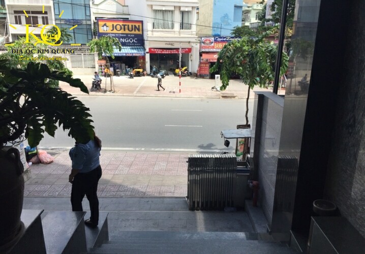 Cho thuê văn phòng Tân Bình Bạch Đằng Office building khuôn viên phía trước Phía trước tòa nhà Bạch Đằng Office Building