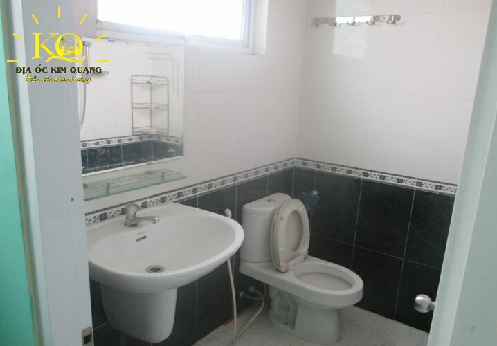 Cho thuê văn phòng quận 2 TN Building toilet Toilet bên trong TN Building