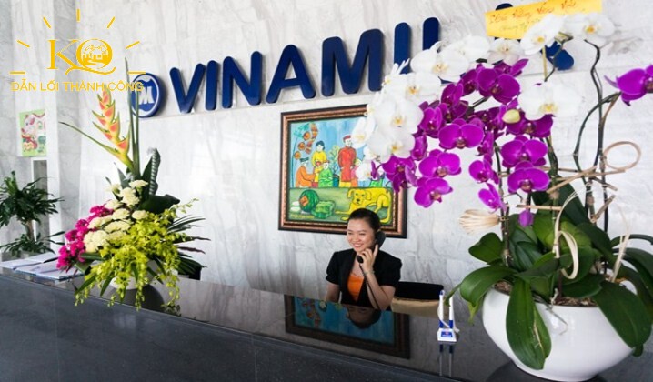 Địa ốc Kim Quang | Hình chụp quầy tiếp tân cho thuê văn phòng quận 7 Vinamilk Tower Quầy lễ tân tại tòa nhà Vinamilk Tower