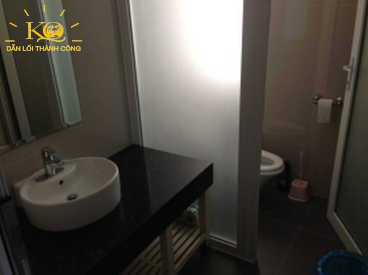 Cho thuê văn phòng quận 2 Xuân Thủy Building toilet Restroom Xuân Thuỷ Building