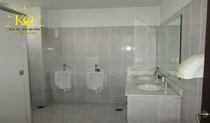 Cho thuê văn phòng quận 1 giá rẻ Central Park Office toilet | Địa ốc Kim Quang Toilet bên trong Central Park Office