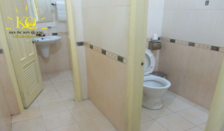 Cho thuê văn phòng quận 1 Fimexco building toilet | Địa Ốc Kim Quang Toilet bên trong Fimexco building