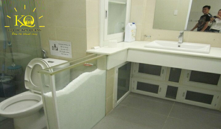 Cho thuê văn phòng quận 1 giá rẻ Golden Sea Building toilet | Địa ốc Kim Quang Toilet bên trong Golden Sea building