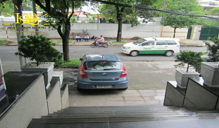 Cho thuê văn phòng quận 1 Harmony building con đường phía trước tòa nhà | Địa Ốc Kim Quang Phía trước tòa nhà Harmony building