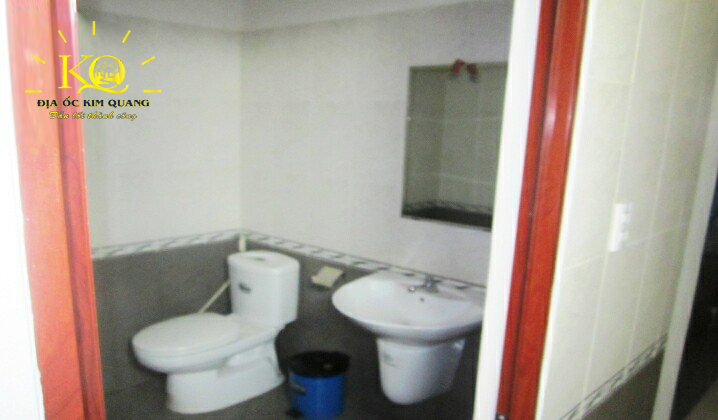 Toilet bên trong Hồ Hảo Hớn building