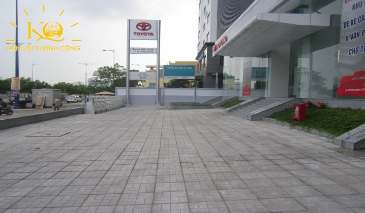 Cho thuê văn phòng quận 1 Samco Building khuôn viên phía trước | Địa Ốc Kim Quang Một góc phía trước Samco Building